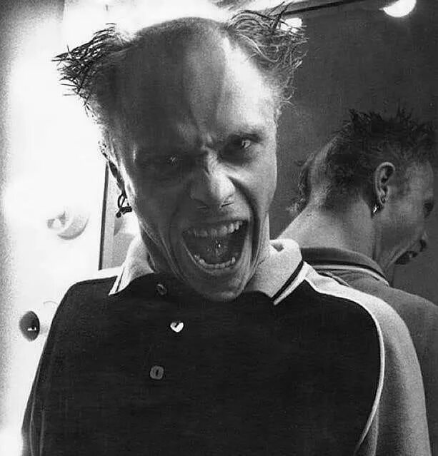 Оливер флинт. Продиджи кейт флинт. солист продиджи кейт флинт. keith flint 2005. кит флинт 1996.
