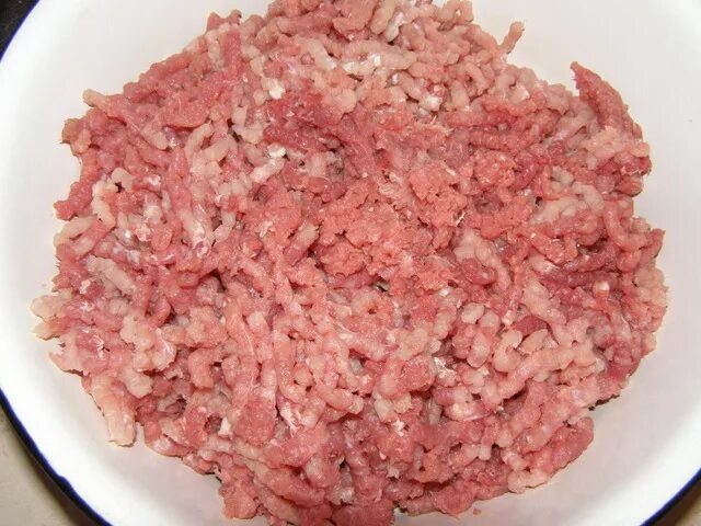Мясо пропускаем через мясорубку