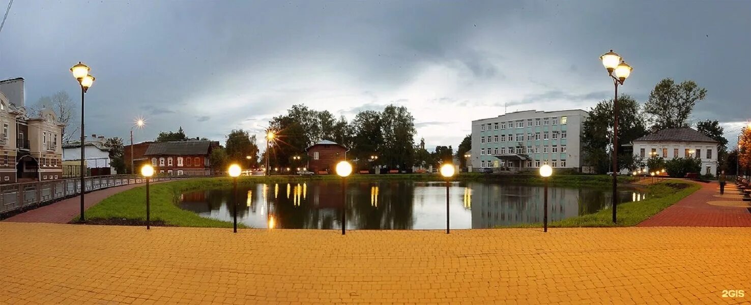 Водоемы костромы. Пруд на Шагова Кострома. Сквер в Костроме. Марьинский сквер, Кострома. Шаговский пруд Кострома осенью.