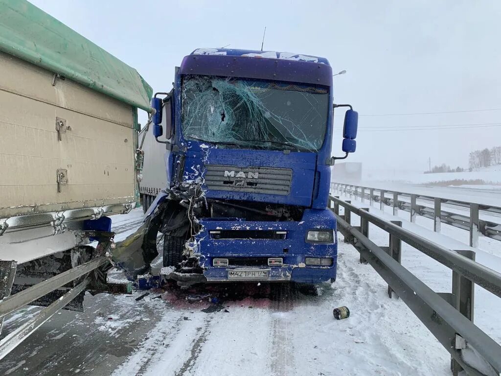 Авария м5 челябинская область. Фура Челябинска авария м5. ДТП на трассе м5 сегодня Челябинская область. Авария на трассе м5 Уфа Челябинск. Авария на трассе м5 Челябинская область.