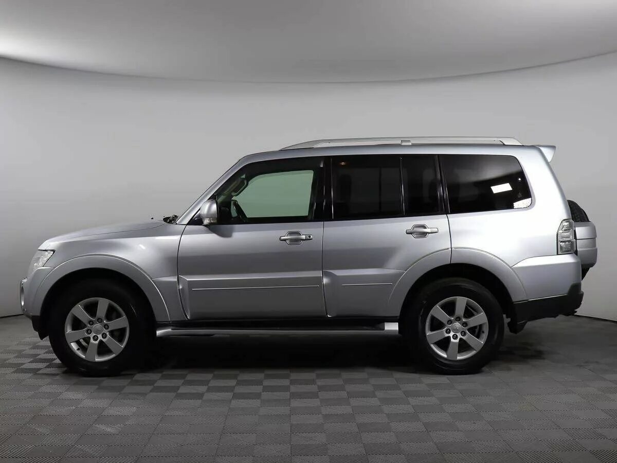 Паджеро 4 серебристый. Mitsubishi Pajero 4wd Turbo. Митсубиси Паджеро 4 WD. Мицубиси Паджеро серебристый 2013. Мицубиси паджеро 4 3.2 купить