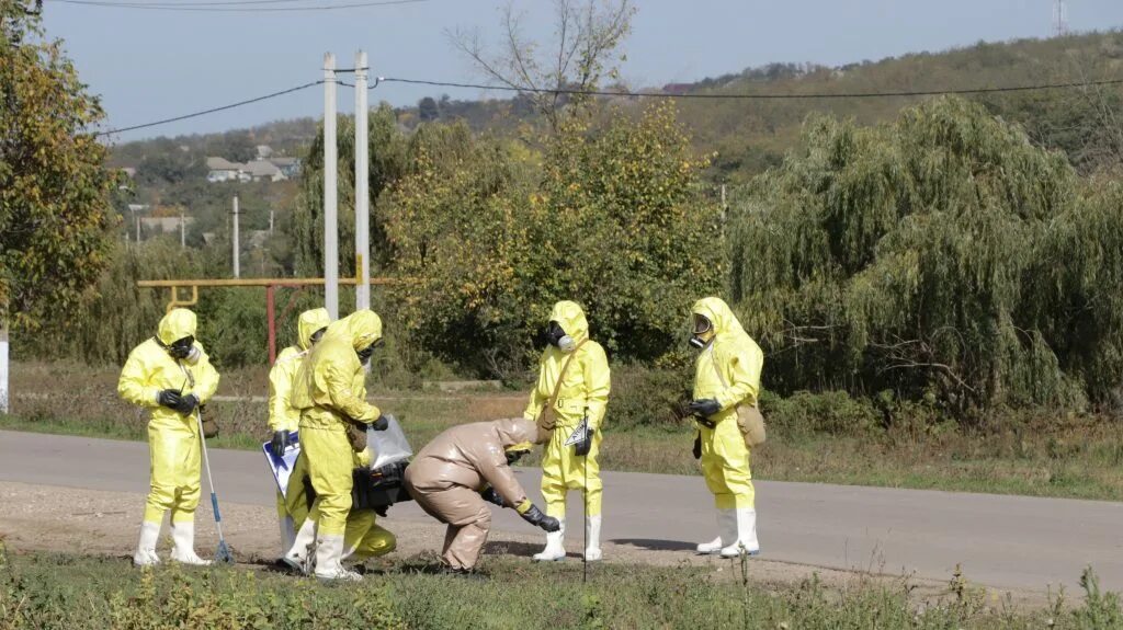 Ликвидация радиации человек в форме. Угрозы повышения радиации.