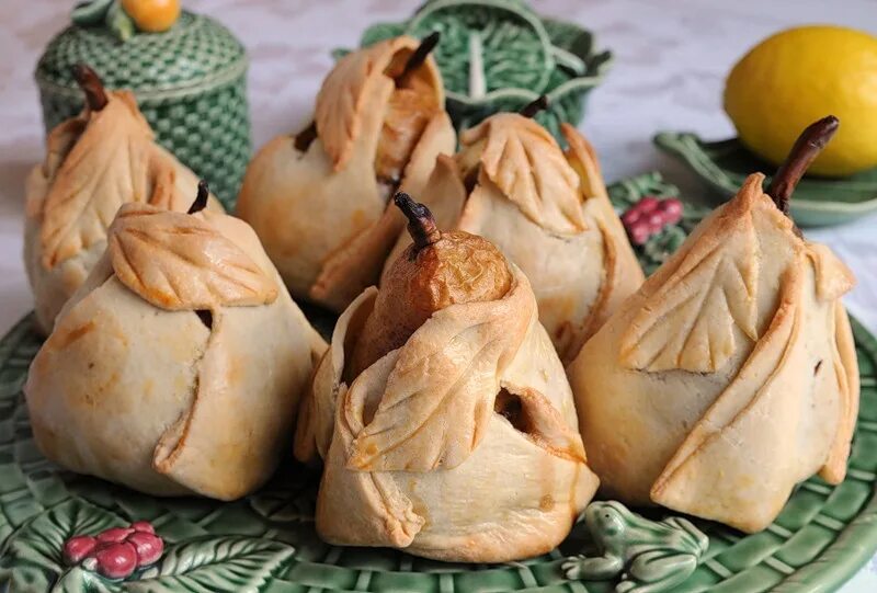груши в тесте рецепты. груша в слойке. мешочки для груш. груши в тесте рецепты. слойка с грушей.