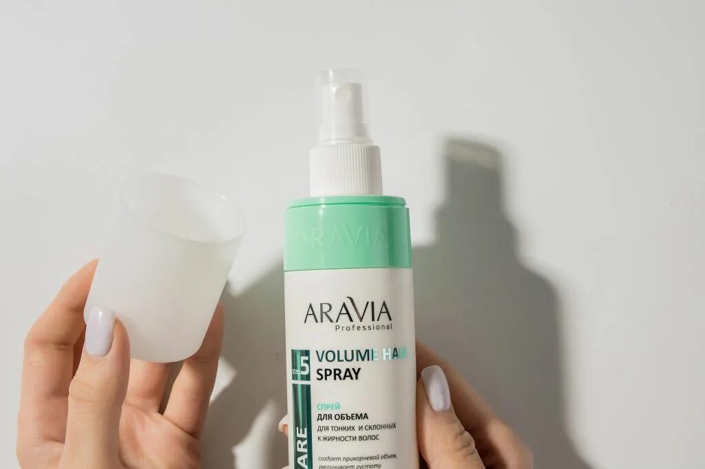 Лучшее средство для объема тонких волос. Aravia Volume Spray. Спрей для прикорневого объема. Аравия для волос спрей. Спрей для объема волос профессиональный.