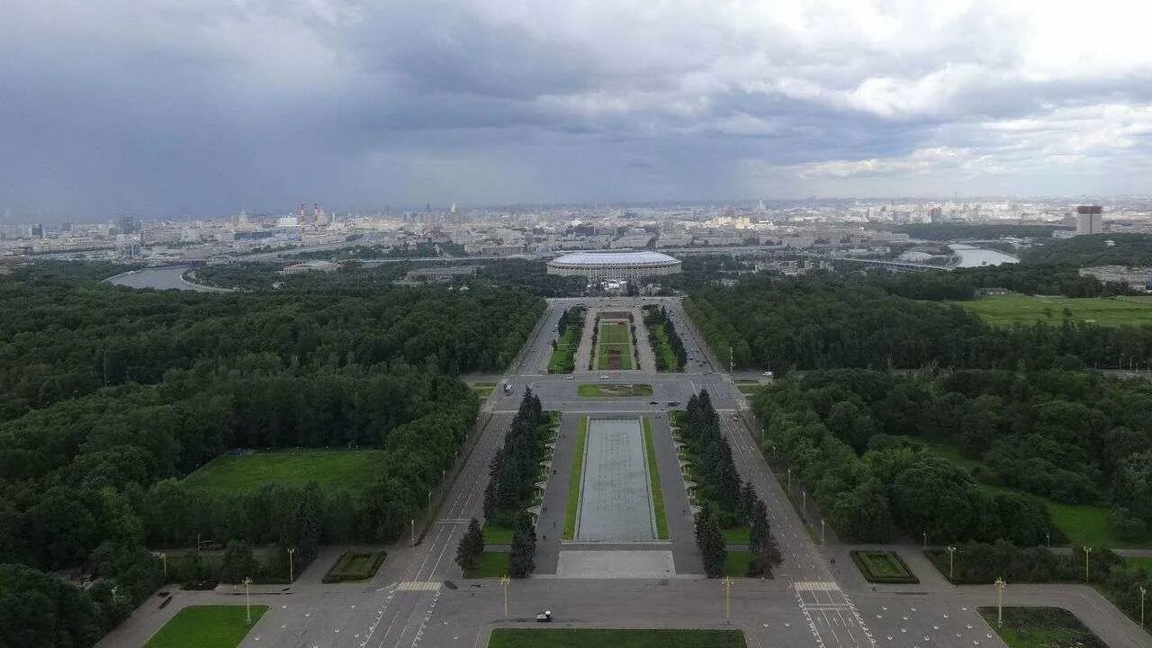 Площадка на воробьевых. Смотровая мгу(воробьёвы горы). смотровая площадка мгу воробьёвы горы. площадка мгу воробьевы горы. чмотровая площадка сгу.