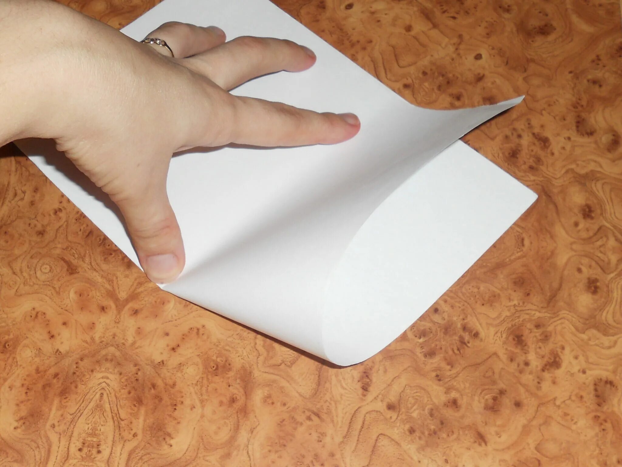 треугольник поделка. поделки из бумаги надрезать ножницами. складывание носков.