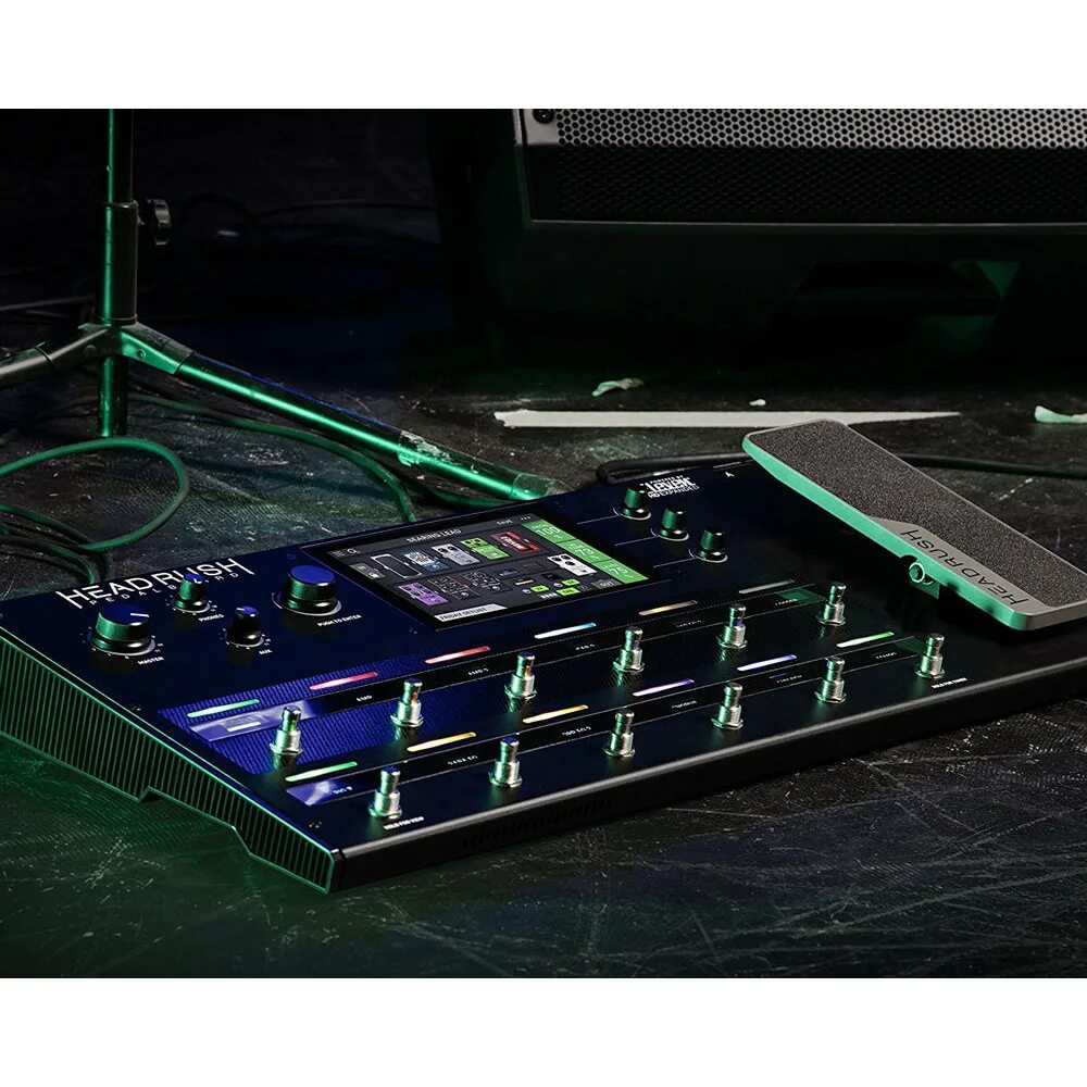Гитарный компьютер. Headrush pedalboard. гитарный процессор педалборд boss. headrush процессор. headrush pedalboard display.