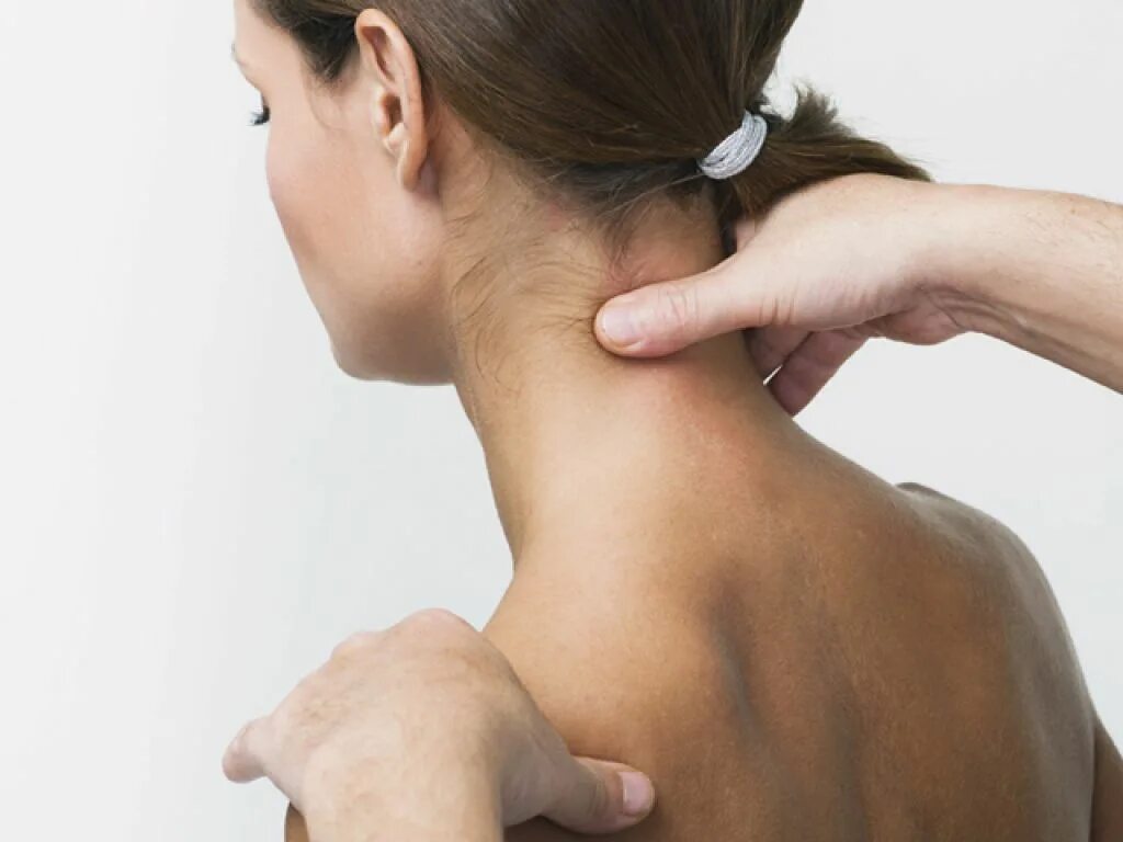 Швз (шейно-воротниковая зона). Массаж шеи и плеч для снятия напряжения. Упражнения для расслабления мышц шеи. Массаж шейного отдела позвоночника. Самомассаж головы и шеи для улучшения кровообращения.