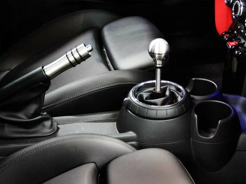 Селектор кпп мини купер f 56. Мини кпп. Мини купер мкпп. Mini cooper f56 салон. Ручка мкпп лифан мини купер.