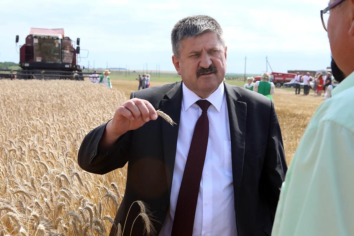 Председатель сельского хозяйства. Геннадий анисимов писатель. Сидоров владимир николаевич министр сельского хозяйства мордовии. Управление сельского хозяйства. Передовики сельского хозяйства.