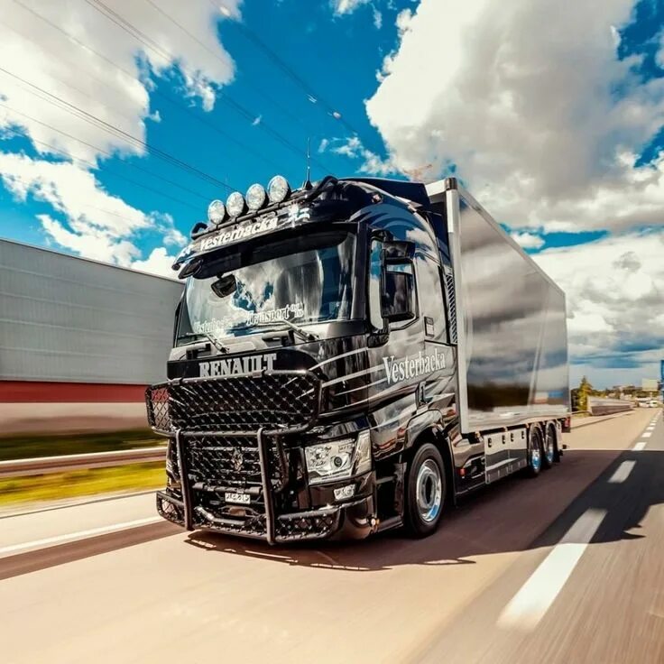 Volvo renault. Volvo Renault Trucks. Вольво трак Рено трак. Скания Ивеко. Рено Скания Вольво Ивеко Даф.