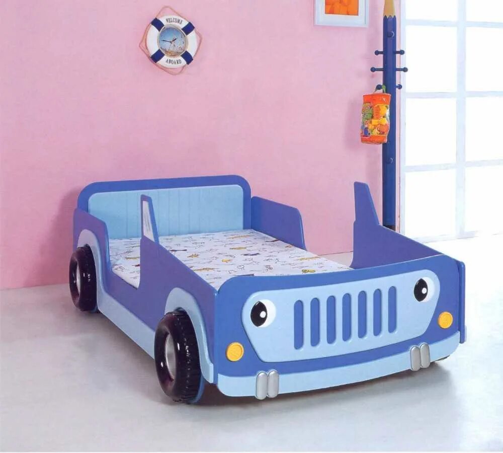Детская кроватка для мальчика. Кровать машинка Бугатти Вейрон. Детская кровать автомобиль. Кровать в виде машинки. Кровать для мальчика.