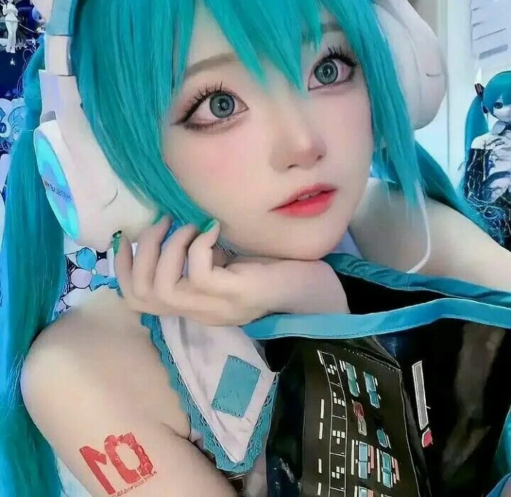 Hatsune miku cosplay. Хатсуне Мику косплей. Макияж Хатсуне Мику. Макияж Хатсуне Мику для косплея.