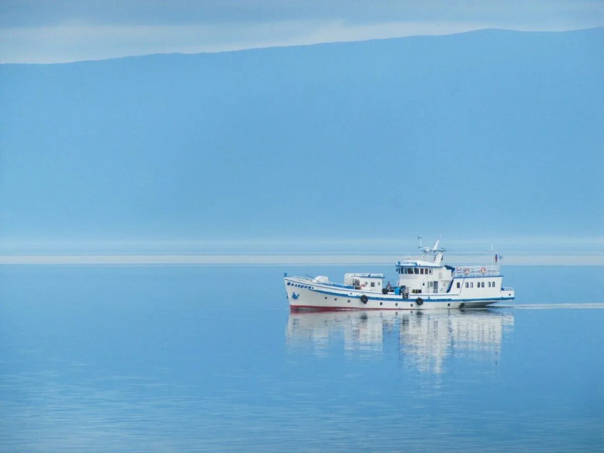 теплоход иркутск. набережная иркутска с речным трамвайчиком. баргузин 3 теплоход. теплоход иркутск ольхон. баргузин 3 теплоход иркутск.