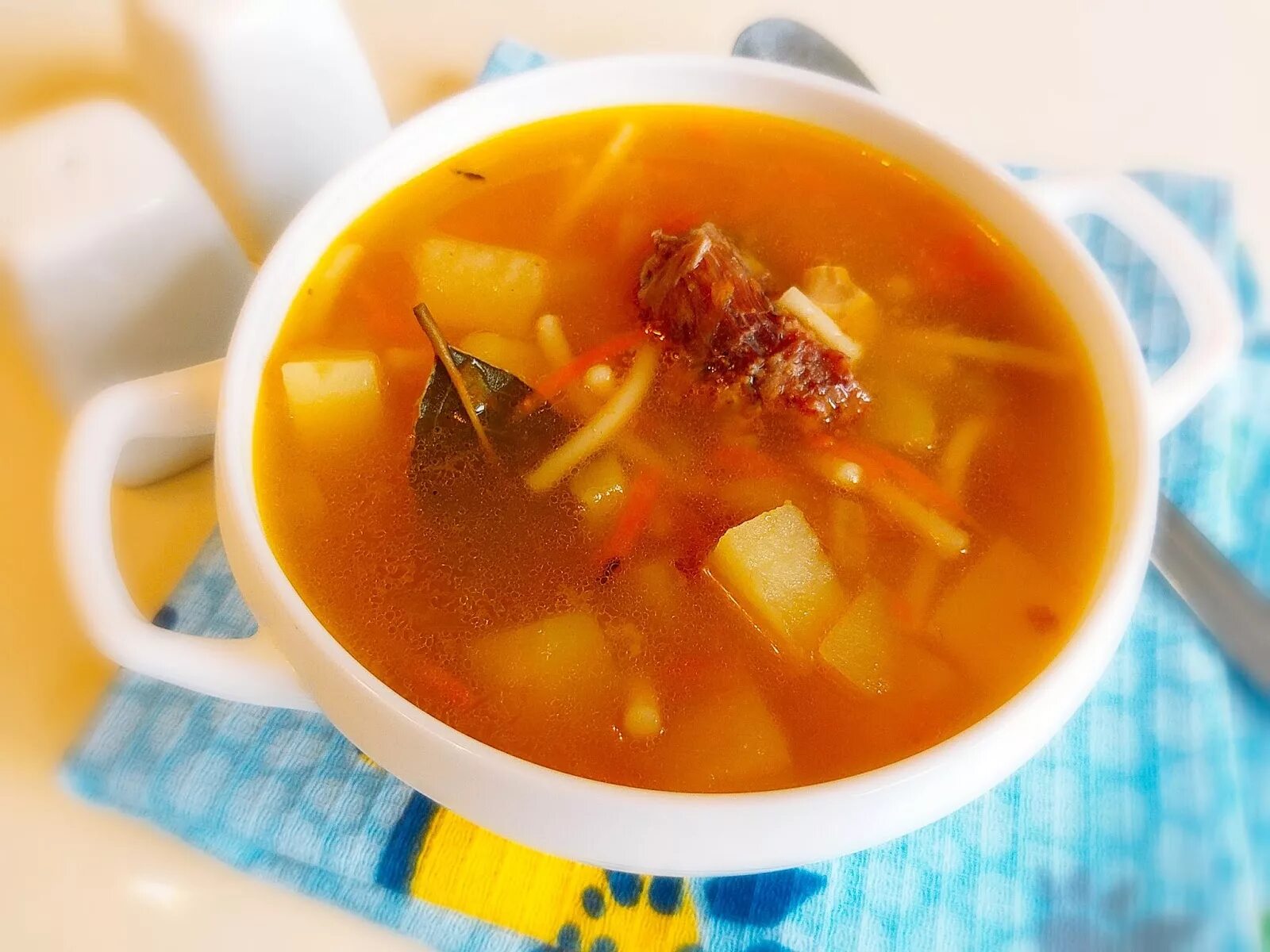 Суп с макаронами и тушенкой. Дачный суп. дачный суп гороховый. суп с лапшой и картошкой. дачный суп куриный.