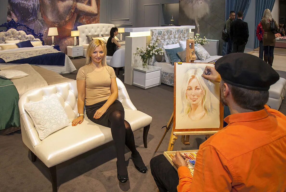 Художник рисует с натуры. Позирует художнику. Портреты уличных художников. Дэвид калво. Натурщицы в художественных студиях.