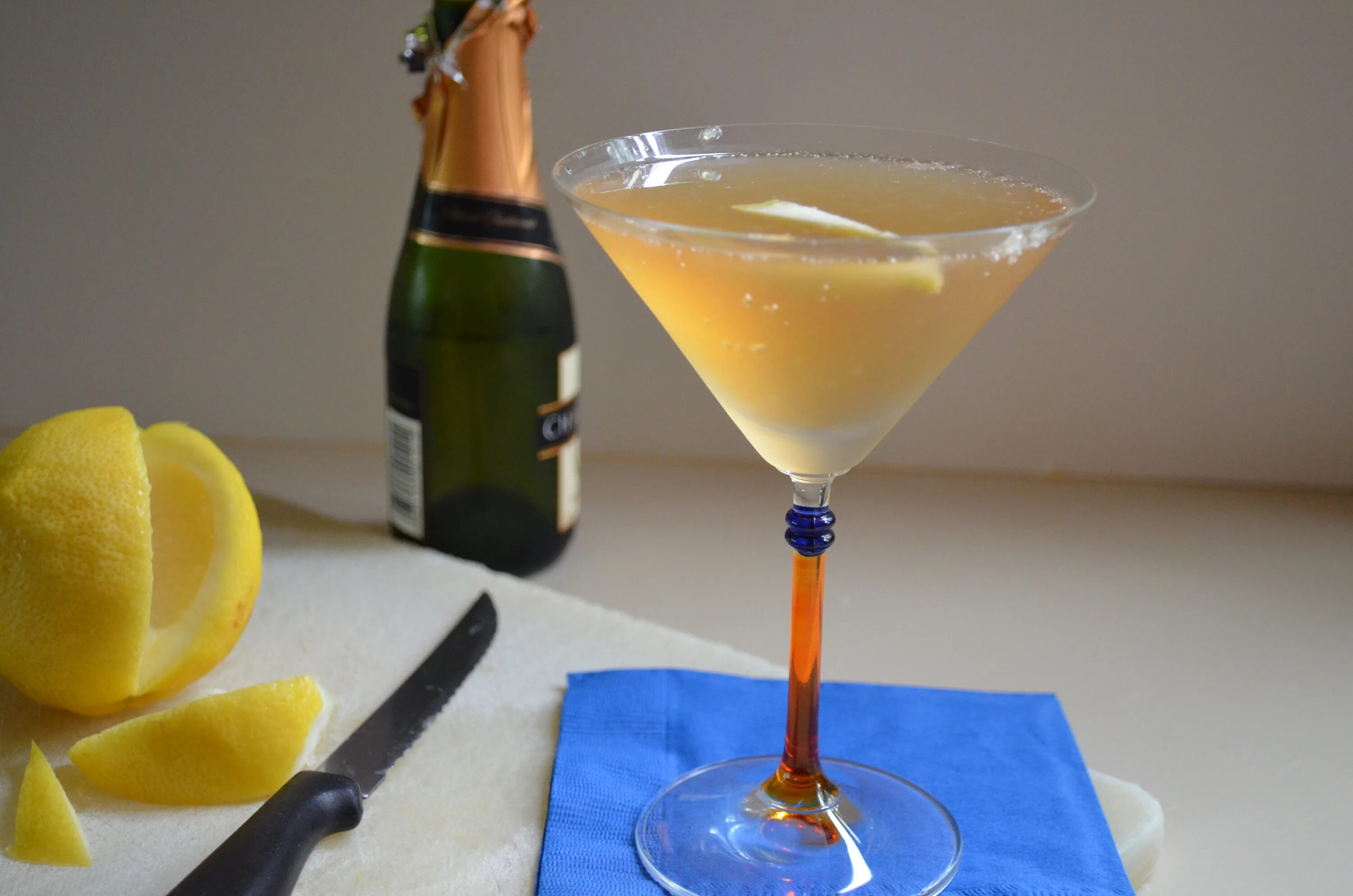 Коктейль 75. Коктейль 75. French 75 cocktail. Френч 75 коктейль. French 75 cocktail.