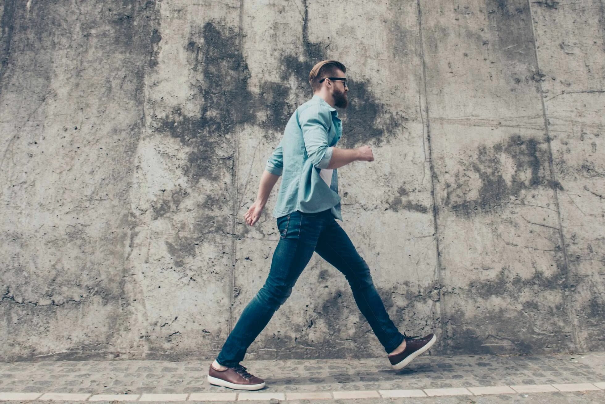 Урбано Дженера. Фотографии по i can walk. Страйд с ноги на ногу. Stride walk.