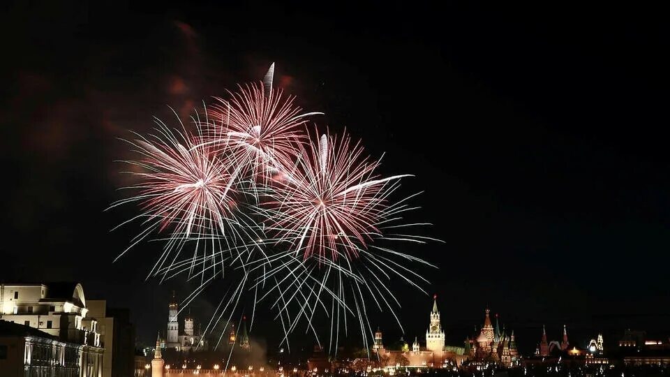 С днем города москва. Салют в москве. Москва днем. Когда будут салюты в москве 2024. Поклонная гора салют 2022.