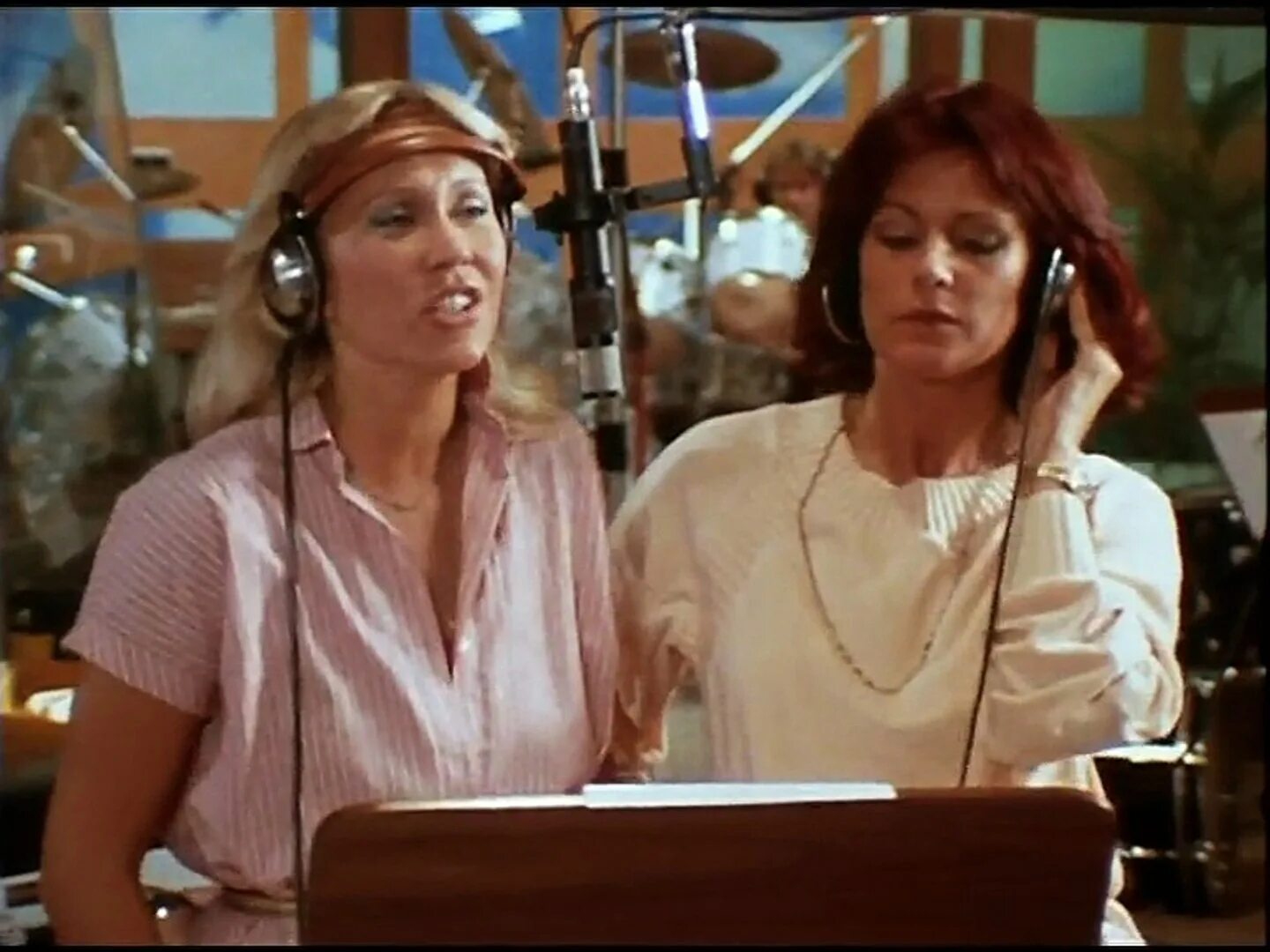 Абба give me. Абба give me. Группа авва фото. Абба группа 1971. Abba - gimme! gimme! gimme! (a man after midnight).