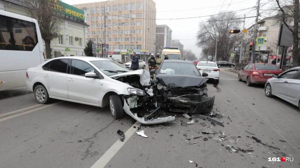 Фурмановская 117 ростов на дону. Автоаварии ростов-на-дону вчера. Происшествия в ростове на дону сегодня. Происшествие на портовой. Аварии ростова на дону видео.