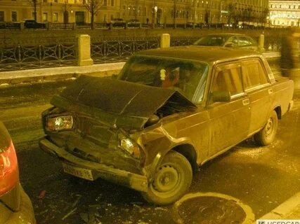 Разбитая машина жигули