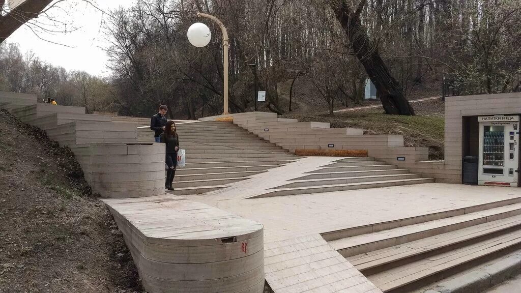 Лестница пандус парк Горького. Нескучный сад пандус. Пандус в парке Горького. Рампа в парке Горького. Парк горького камеры