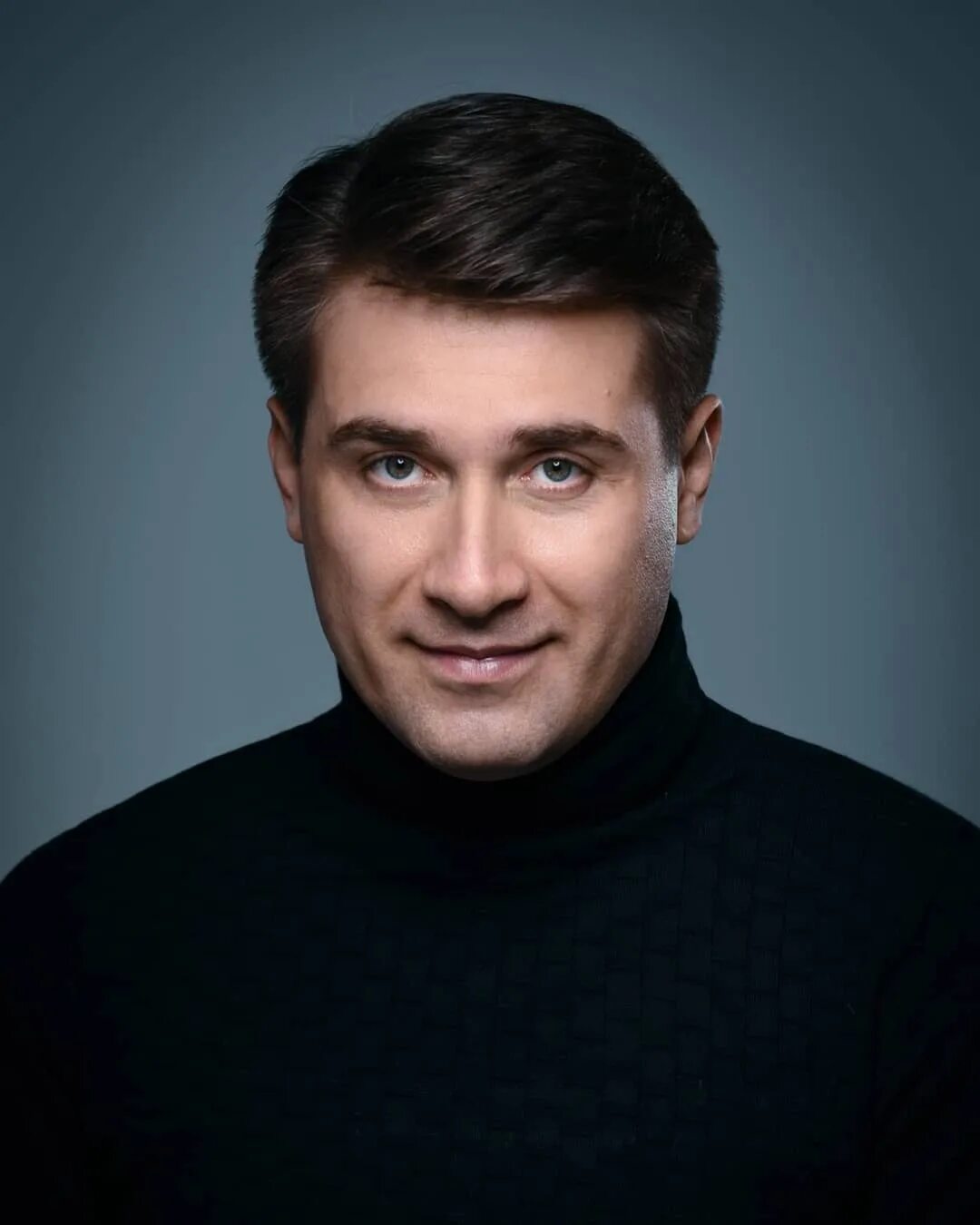 Артист артемов. Артем анчуков. артист артем анчуков. антон анчуков. артем анчуков улицы разбитых фонарей.