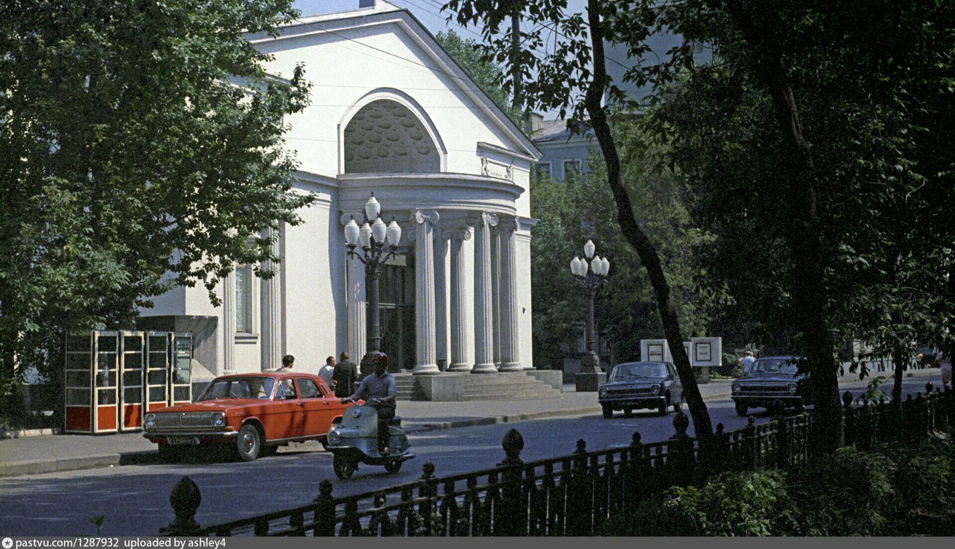 Современник на чистых. Театр современник на чистопрудном бульваре. здание театра современник на чистых прудах. театр современник 1957. театр современник ссср здание.