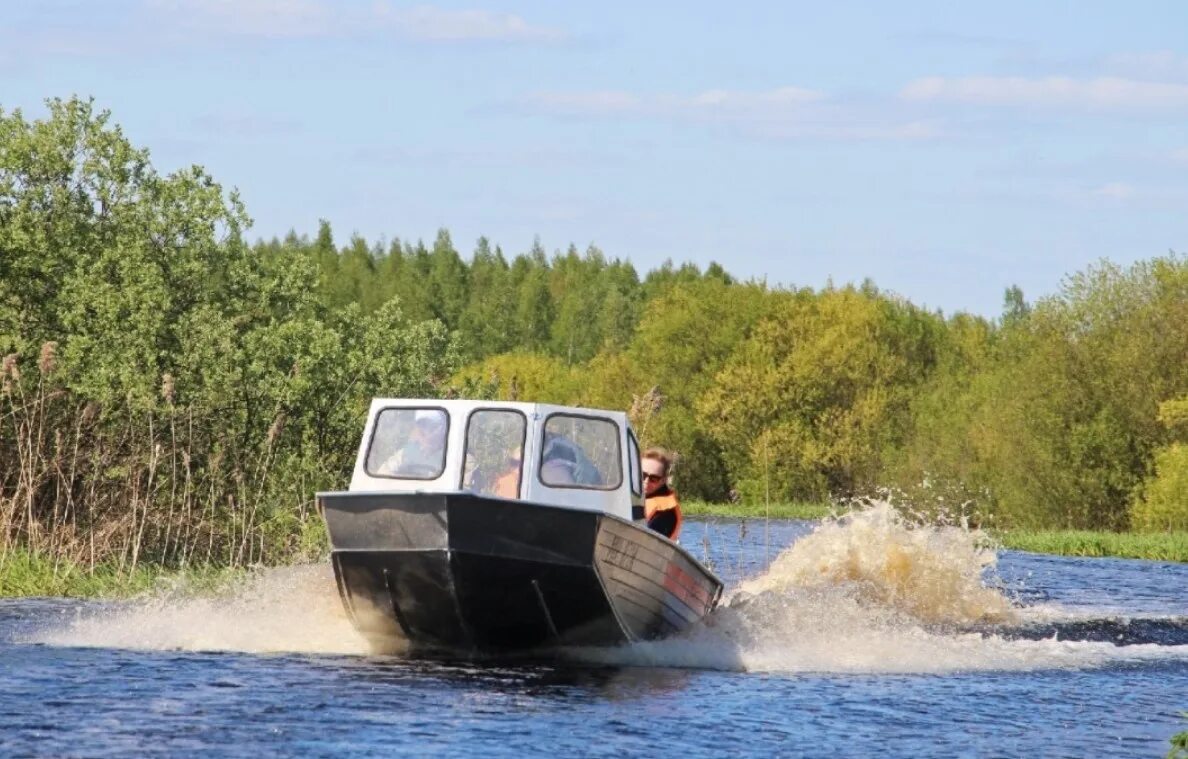 Движение моторных лодок