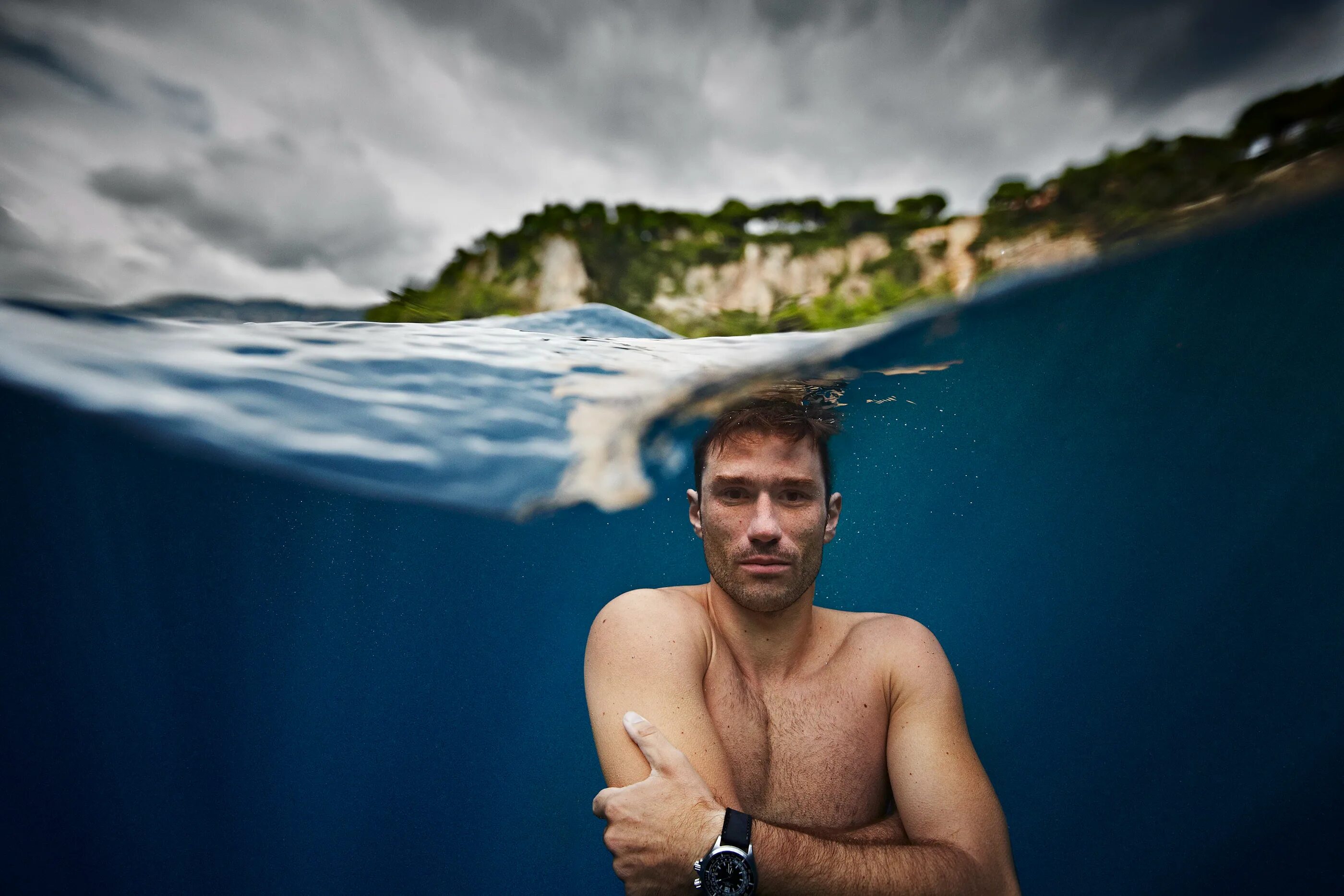 Фридайвер джорджина миллер. Голова в воде. Девушка под водой. Дыхание под водой. Дыхание над водой.