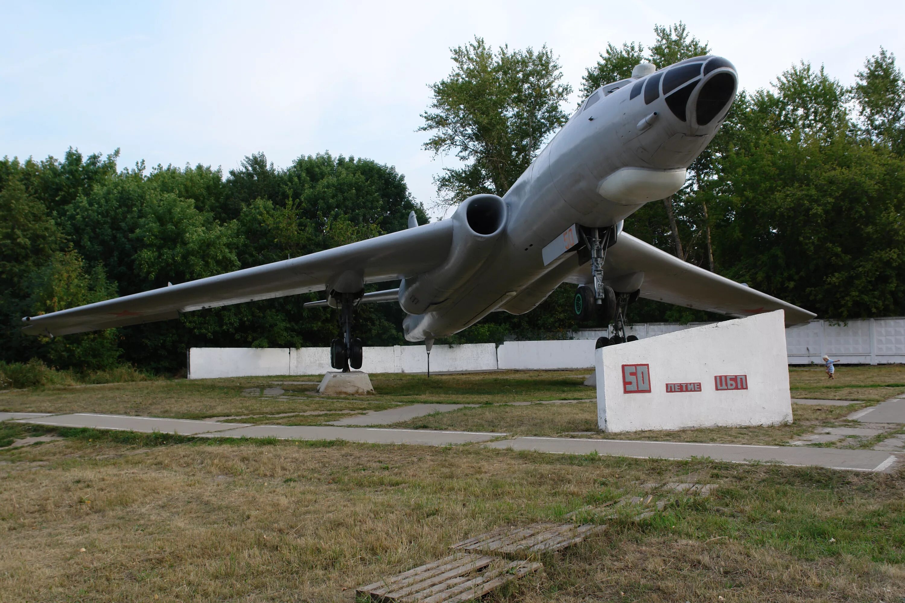 Г 16 га. Самолет в Дягилево Рязань памятник. Самолет-памятник ту-16 Рязань. Памятник «самолет ту-16» Ахтубинск. Смоленск памятник-самолет ту-16.