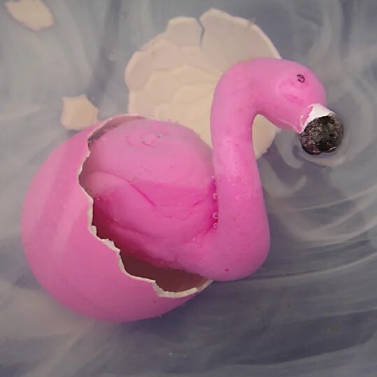 Растущее яйцо фламинго. Растущее яйцо в воде фламинго. Яйцо фламинго игрушка. Фламинго 590198. Растущий фламинго из яйца.