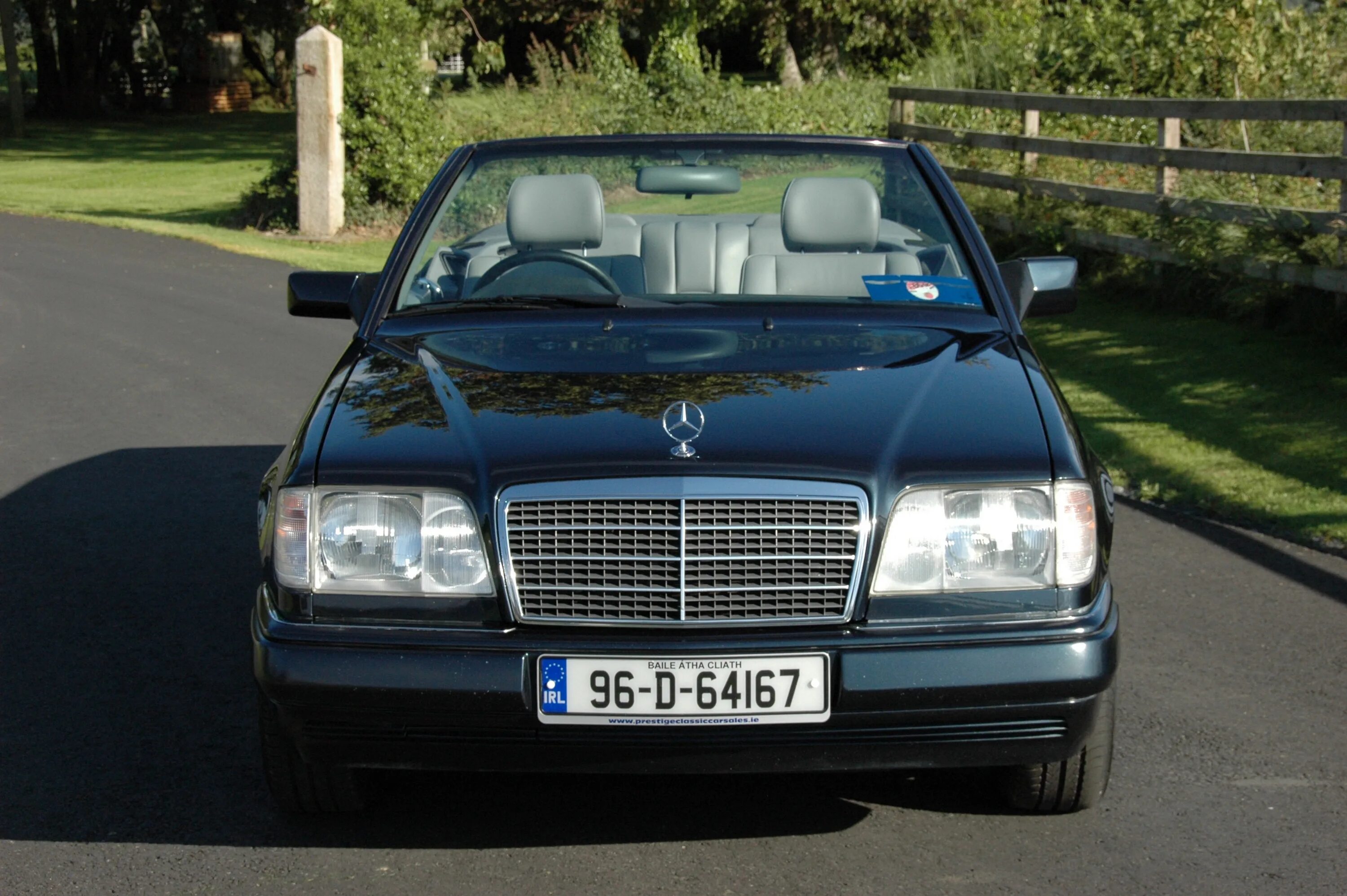 Mercedes-Benz e 220 1996. Мерседес Бенц 124 1996. Mercedes Benz w124 e220. Мерседес w124 1996.