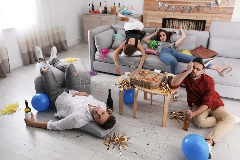 После вечеринки читать. Вечеринка афтер хэллоуин. Вечеринка на диване. После вечеринки читать. Фотосессия девушка после вечеринки.