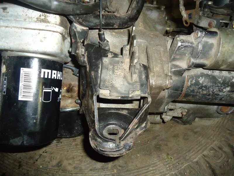 Где находится датчик коленвала б5 VW PASSAT B5+ 1.8T Датчик коленвала замена YouTube