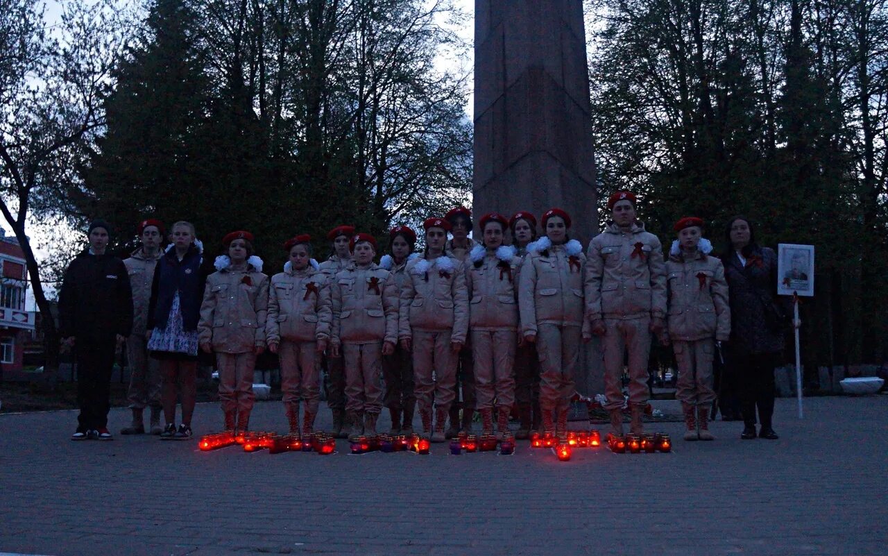 Дань погибшим. Мемориал героев днр лнр. Сургут афганец. Дань погибшим. Вечный огонь архангельск.