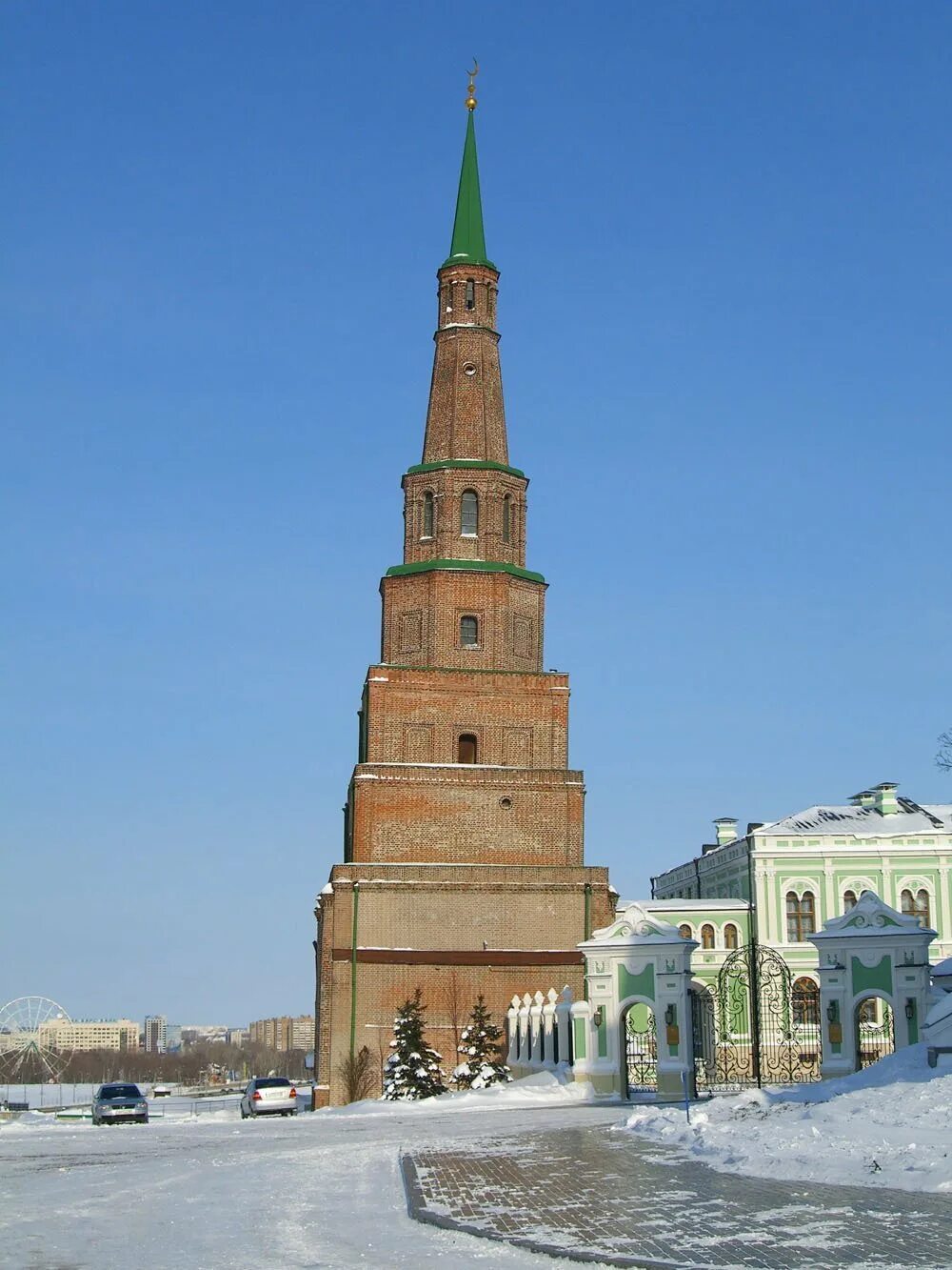 В каком городе находится сююмбике. Башня сююмбике. казанский кремль сююмбике. башня сююмбике жемчужина казанского кремля. достопримечательности казани башня сююмбике.