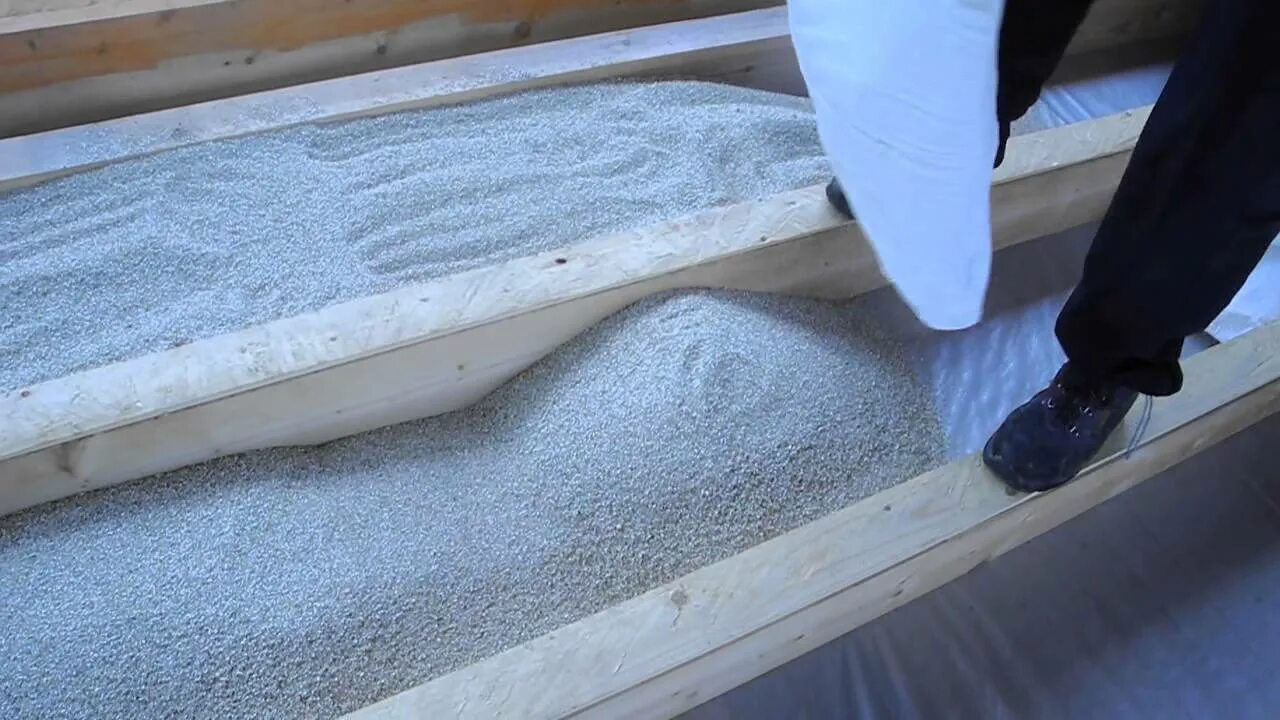 Перлит засыпка в стены. Утепление перлитом. Перлит утеплитель для пола. Кнауф вспученный перлит. Перлит засыпка в стены.