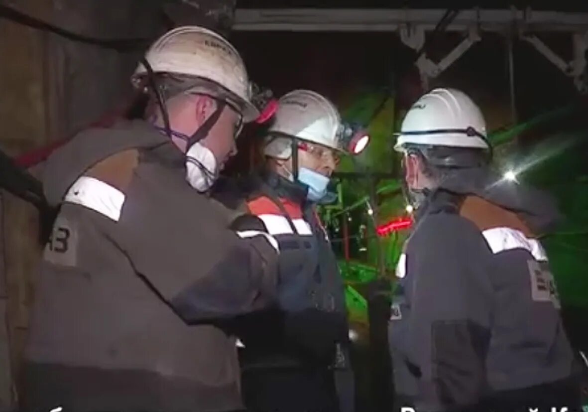 Коксовая междуреченск. Директор шахты распадская междуреченск. Шахта распадская коксовая. Шахта коксовая междуреченск. Коксовая междуреченск.