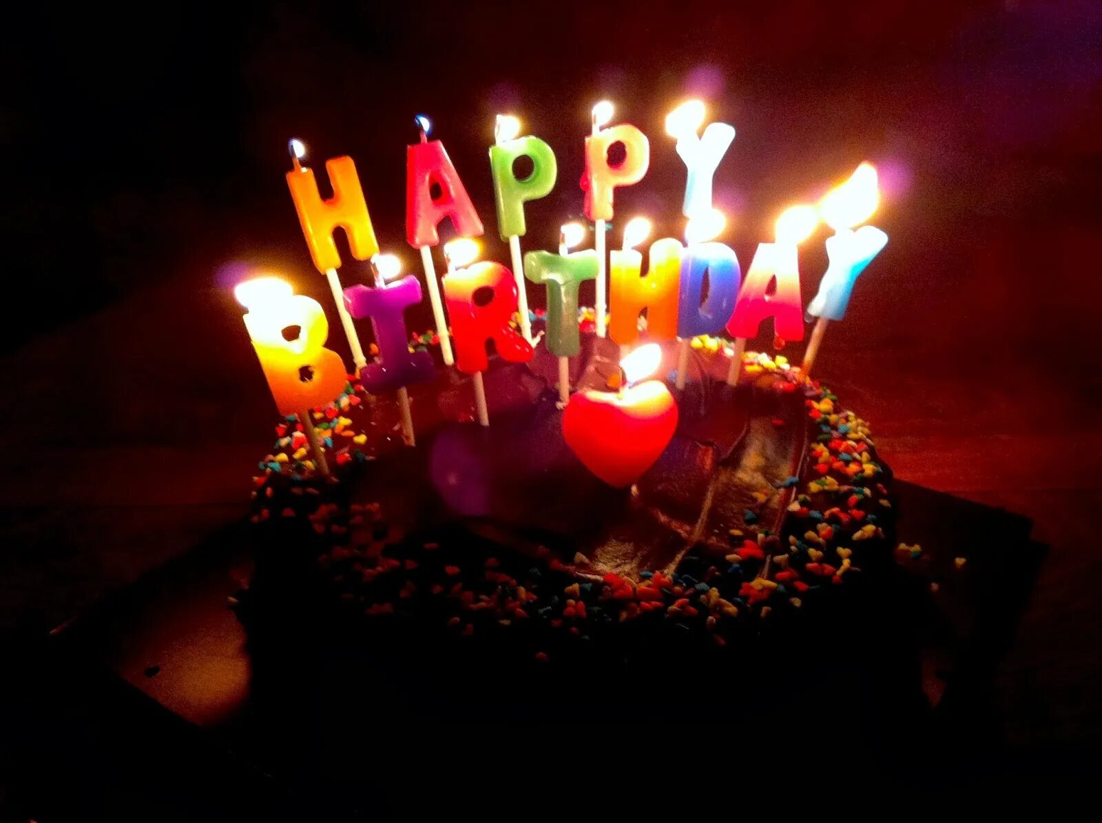 Тортик со свечками. Свечи для торта. Красивый торт со свечами. Свеча в торт "с днем рождения".