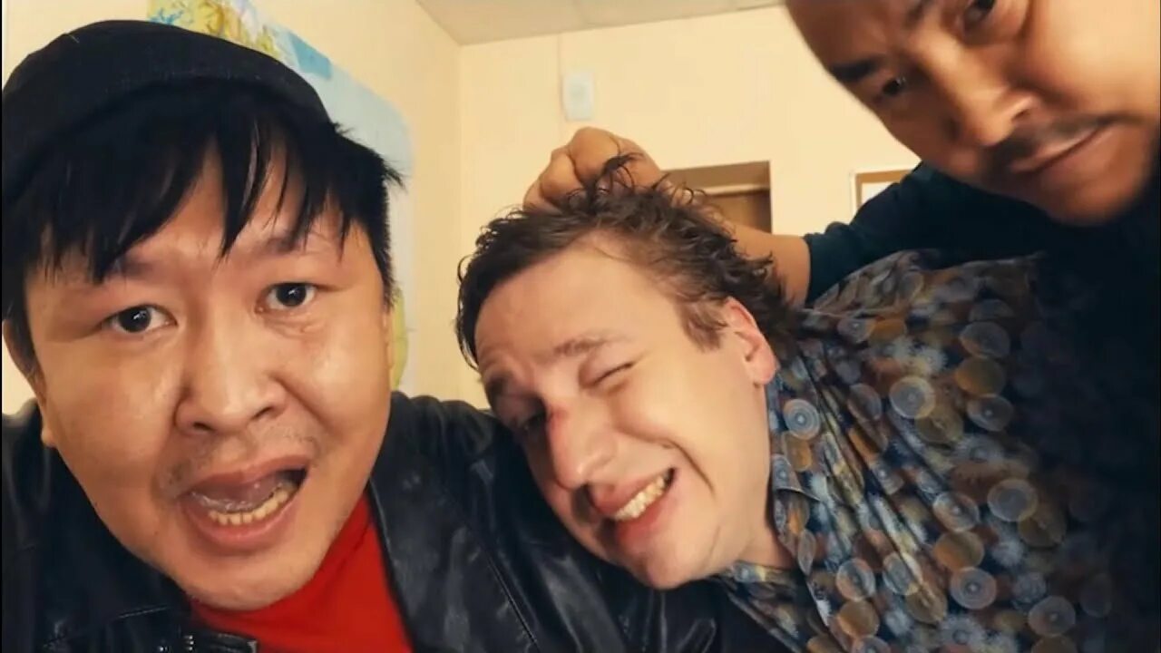 Буряты из зоны комфорта мемы. Молчишь че стикер буряты. Харламов нихао братья буряты. Зона комфорта сериал якуты. Амаду мамадаков семья.