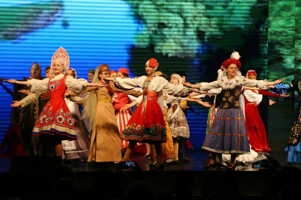 Концерт ко дню крыма. 21 апреля день возрождения реабилитированных народов крыма. театральное представление народы россии. реабилитированные народы крыма. день реабилитированных народов крыма в крымскотатарском театре.