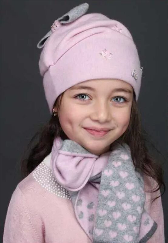 Шапка для девочки. Модные шапки для девочек. Noble people шапка мишка. Зимняя шапка со снудом 7 лет для девочки. Шапка енот noble people.
