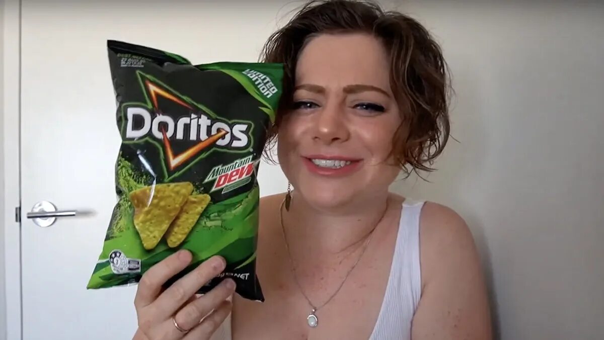 Tetti dew korti. Erika korti актриса. Tetti dew korti. Mtn dew. Tetti dew korti.