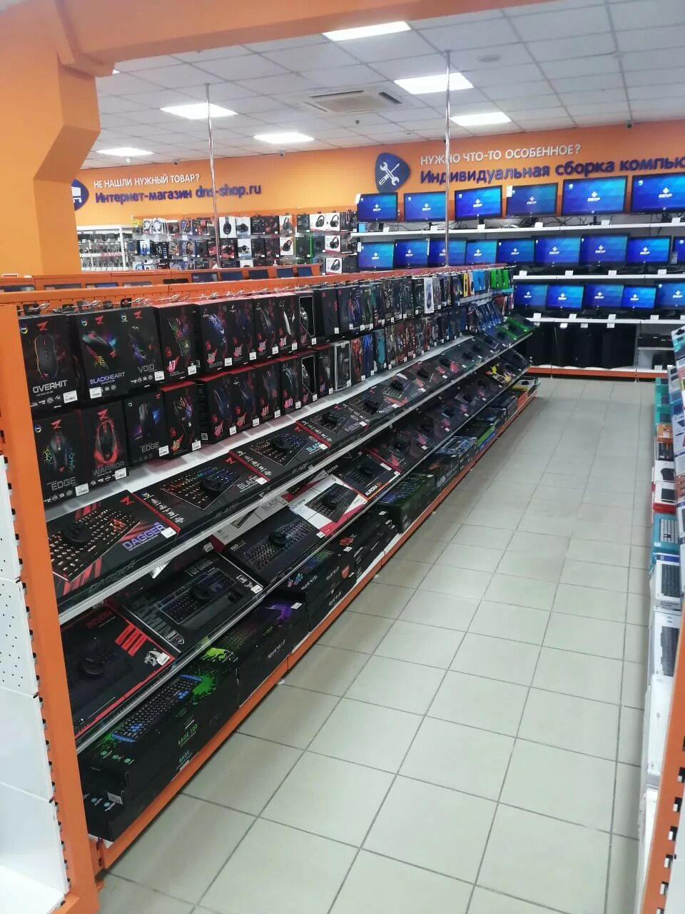 Смолсити интернет магазин. Сансити подарки. Сан сити новосибирск. Эльдорадо в смайл сити. Магазин одежды смол сити.