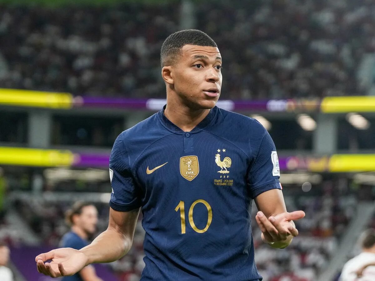 Мбаппе голов за карьеру. Мбаппе в сборной франции 2022. Мбаппе. Мбаппе и роналду. Мбаппе голов за карьеру.