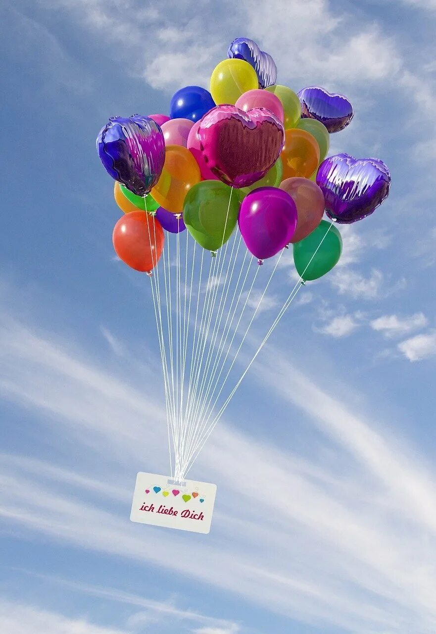С днём рождения шарики. Поздравительная открытка с шариками. Воздушные шары поздравляем. С днём рождения шары воздушные. Поздравление женщине с шарами