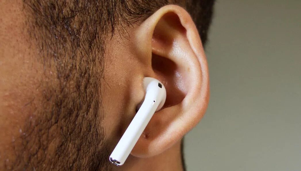 Apple AIRPODS 2.2 В ухе. Apple AIRPODS 2 В ушах. Apple AIRPODS Pro 2 in Ear. Наушники Apple AIRPODS Pro в ушах.