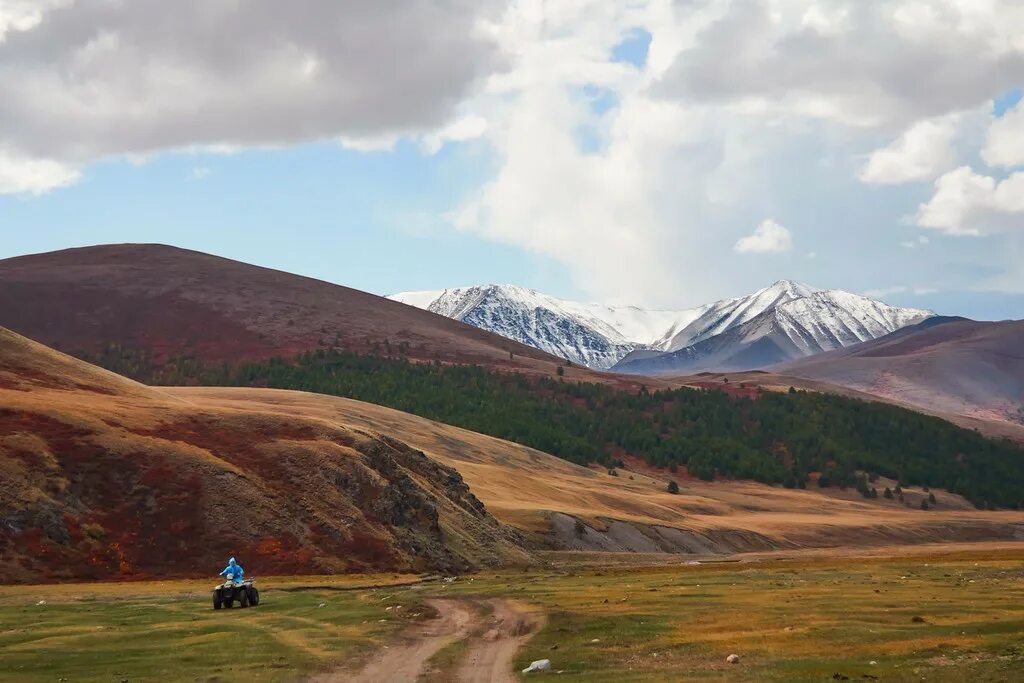 Граница Горно Алтая монголя. Граница с Монголией на Алтае. Граница Монголии и России горный Алтай. Граница Монголии и горного Алтая поселок.